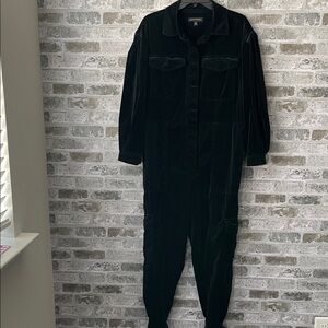 Banana Republic Mia Velvet Jumpsuit Women’s size Medium Green Black SOLDOUT